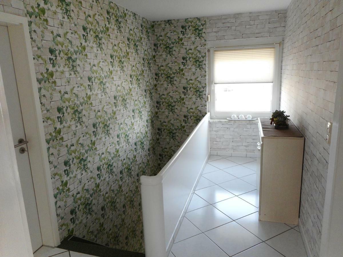 Modernes Ferienhaus Der Besonderen Art Mit Garten 勒讷 外观 照片