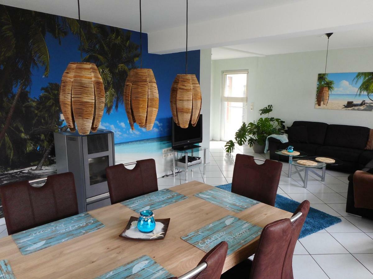Modernes Ferienhaus Der Besonderen Art Mit Garten 勒讷 外观 照片