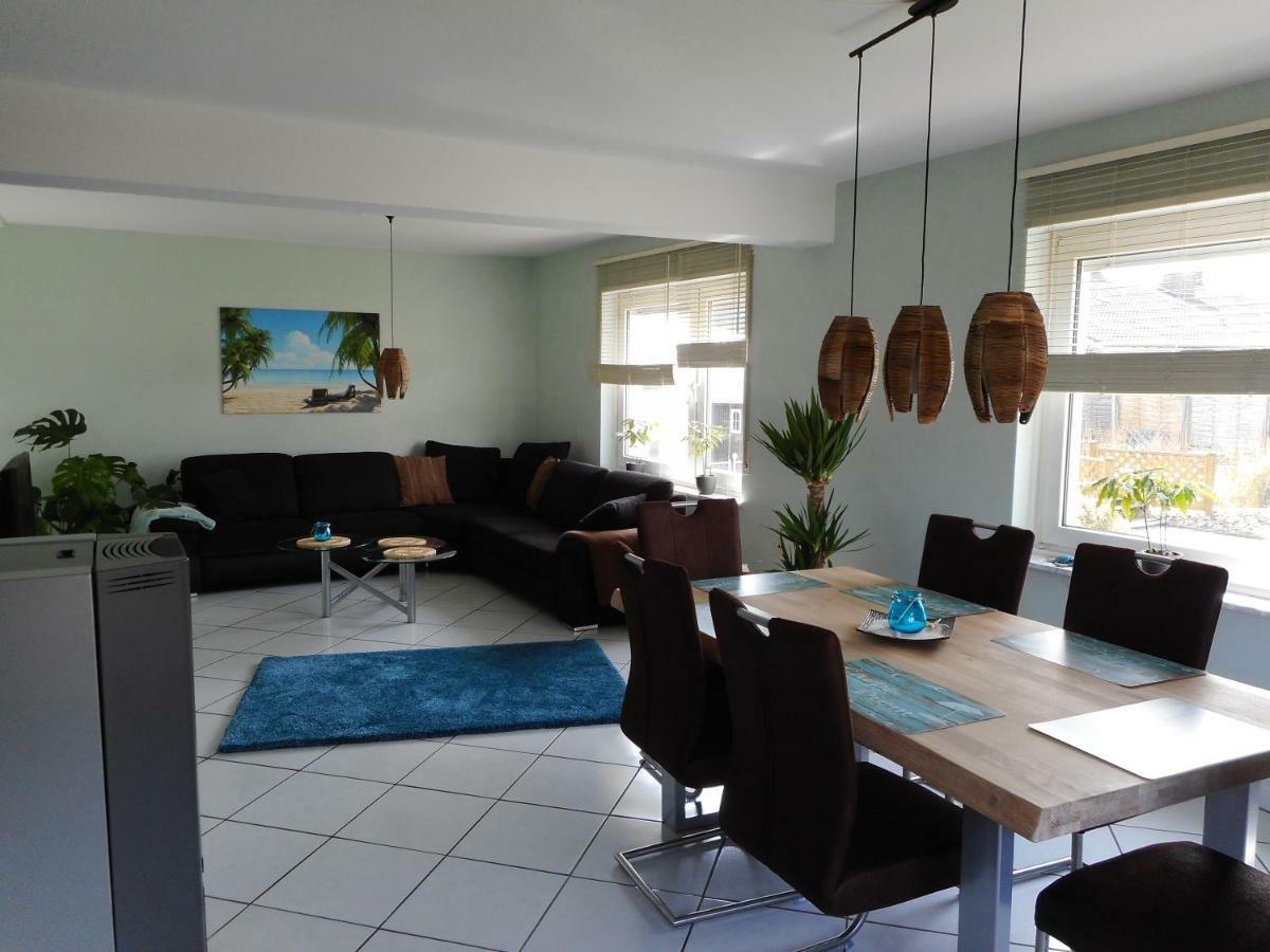 Modernes Ferienhaus Der Besonderen Art Mit Garten 勒讷 外观 照片
