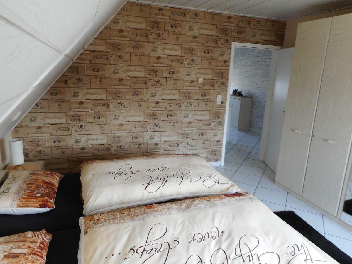Modernes Ferienhaus Der Besonderen Art Mit Garten 勒讷 外观 照片